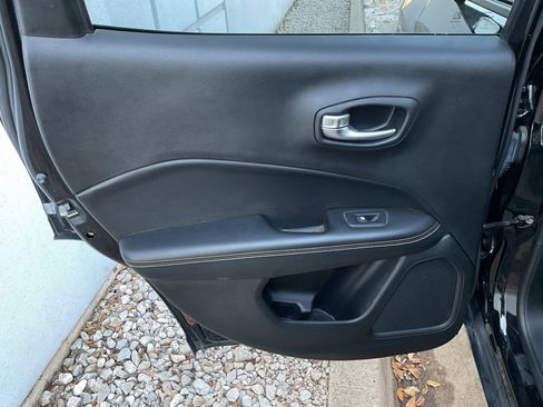 Used 2018 Jeep Compass Latitude w/ Popular Equipment Group image 17