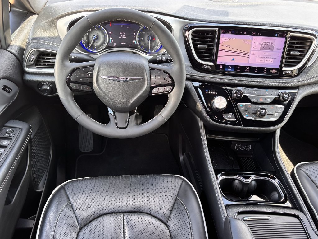 Used 2025 Chrysler Pacifica Limited FWD image 10