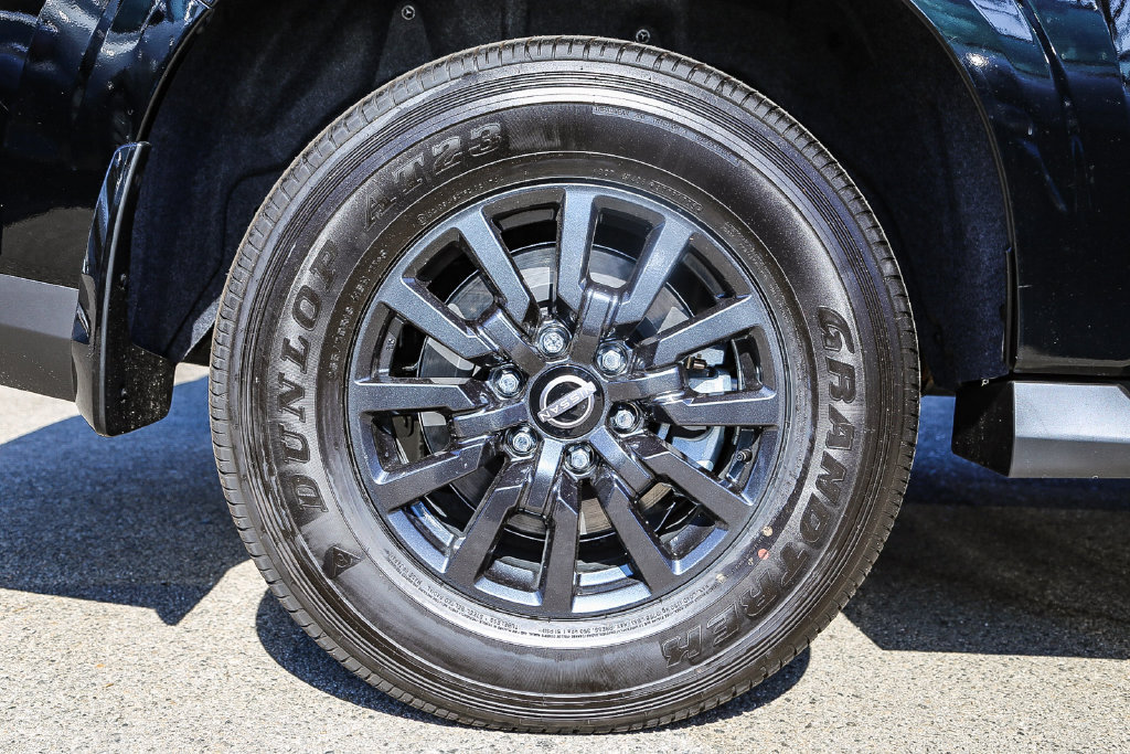 Used 2025 Nissan Armada SV AWD/4WD image 11