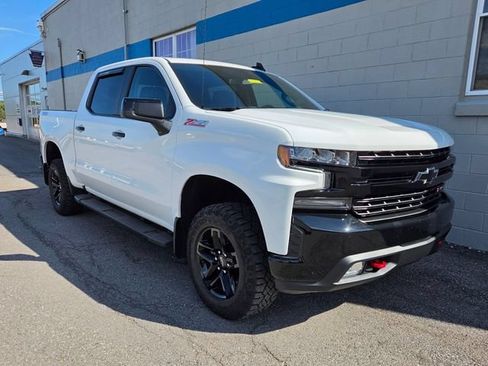 Used 2021 Chevrolet Silverado 1500 LT Trail Boss w/ LPO, Dark Essentials Package AWD/4WD image 3