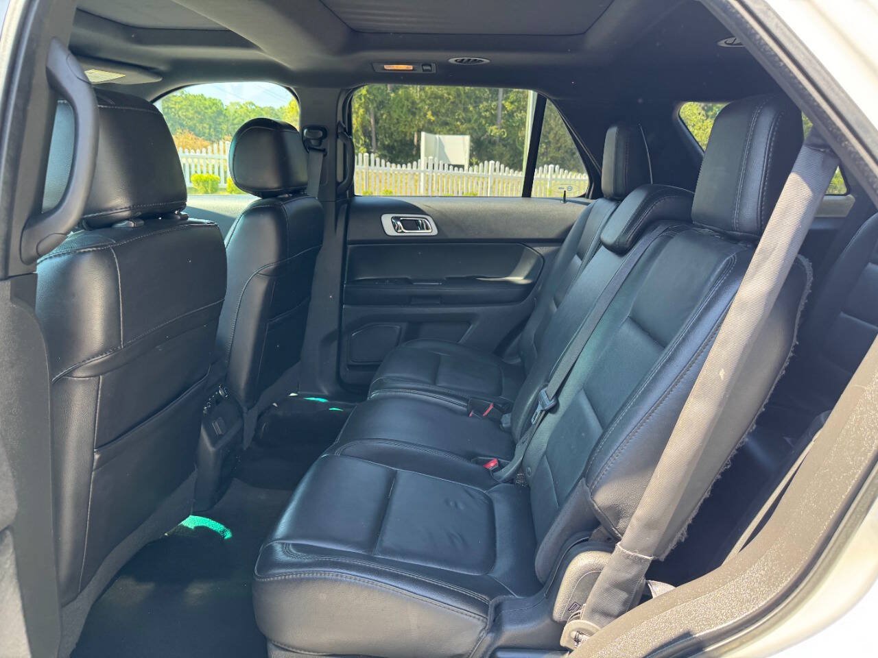 Used 2014 Ford Explorer XLT w/ Equipment Group 202A AWD/4WD image 12