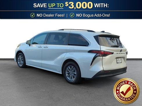 Used 2022 Toyota Sienna XLE image 4