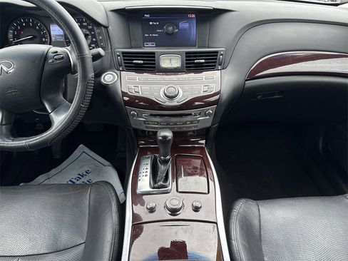 Used 2017 INFINITI Q70 3.7 image 20