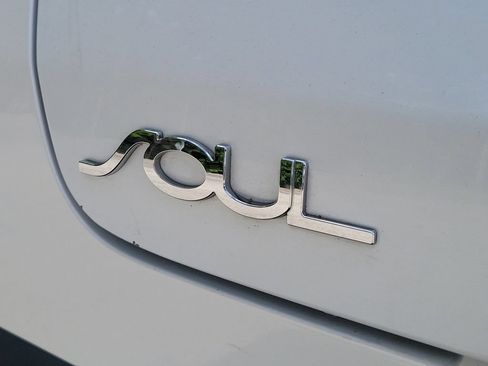 Used 2020 Kia Soul S FWD image 7