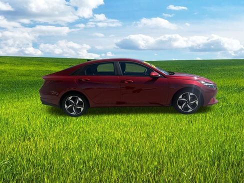 Used 2023 Hyundai Elantra SEL w/ Convenience Package FWD image 4