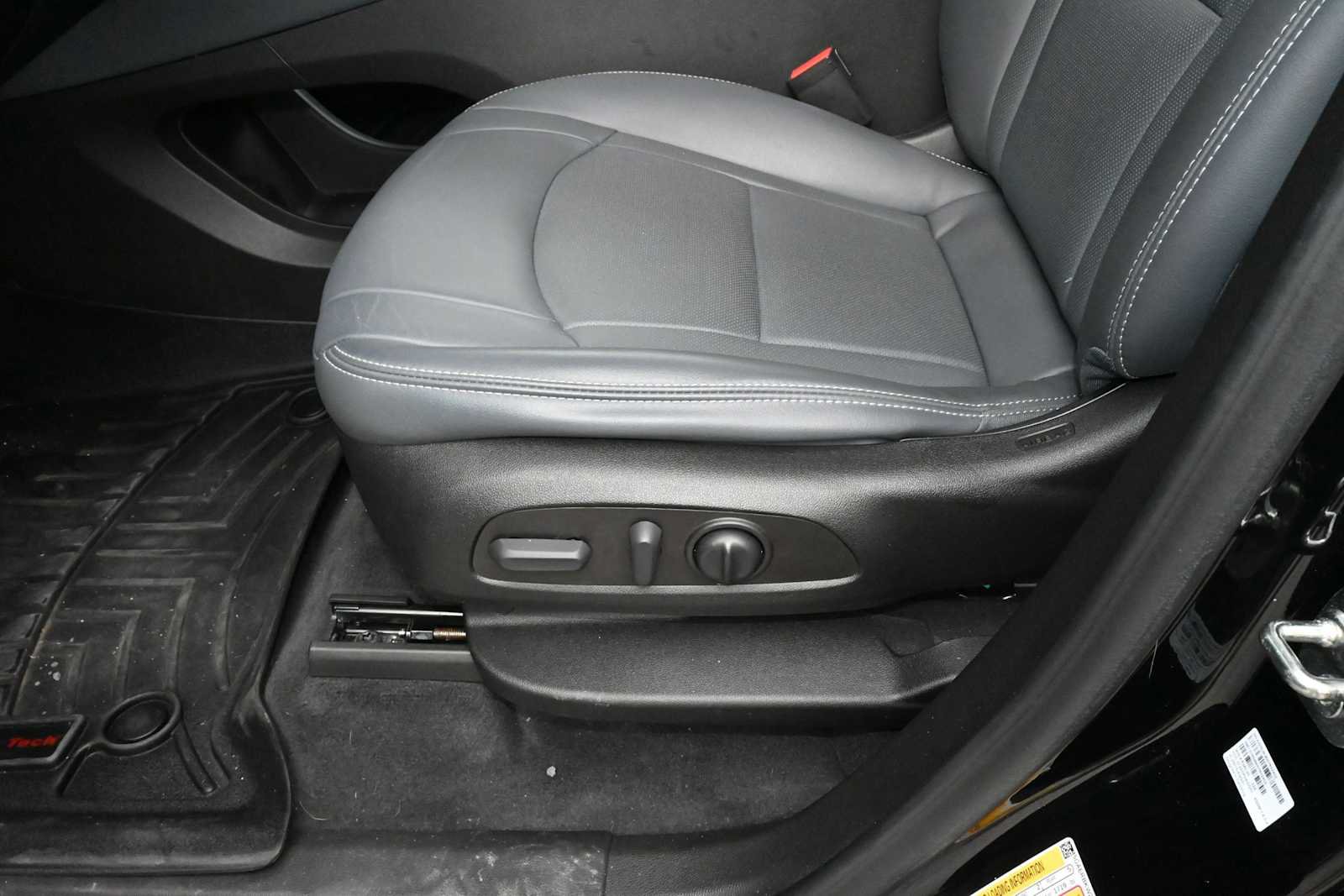 Used 2023 Buick Enclave Essence w/ Experience Buick Package FWD image 10