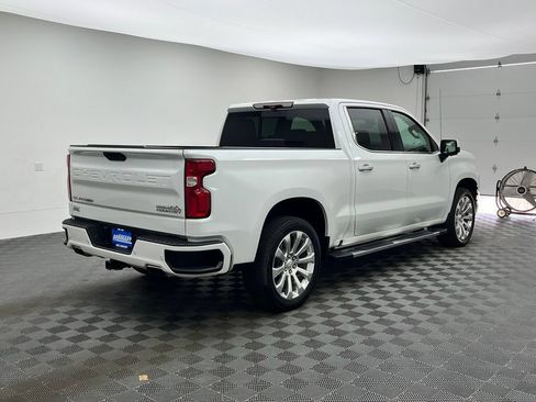Used 2022 Chevrolet Silverado 1500 High Country w/ Technology Package AWD/4WD image 9