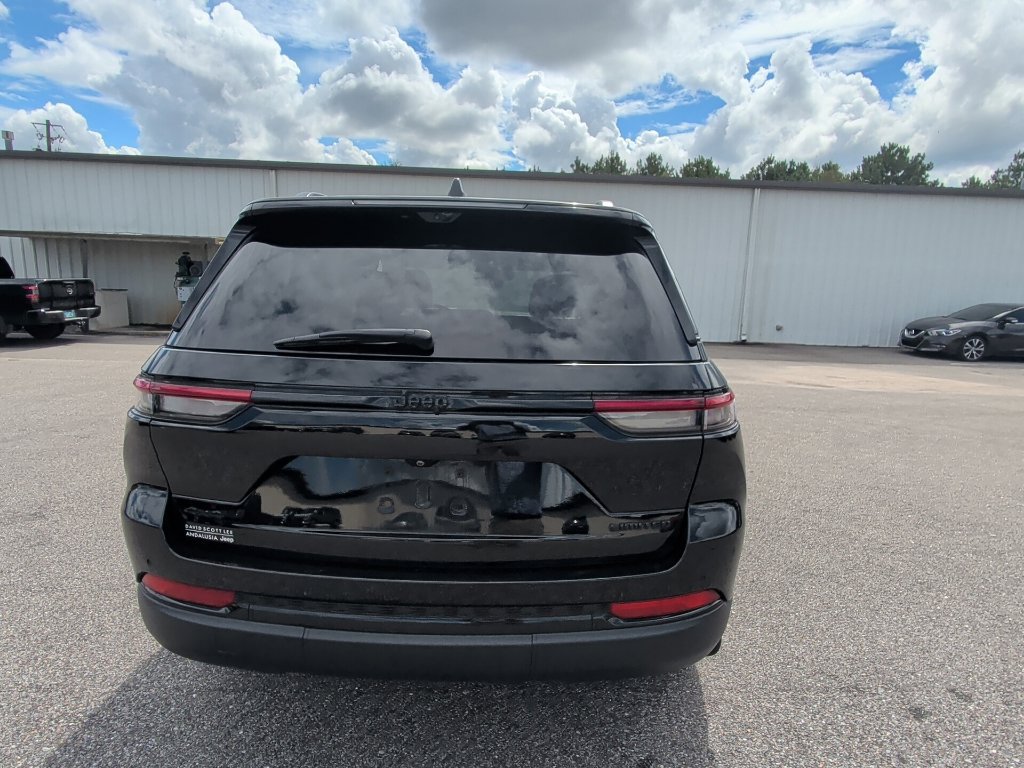 Used 2025 Jeep Grand Cherokee Limited w/ Luxury Tech Group II AWD/4WD image 7