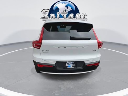 Used 2023 Volvo XC40 B5 Plus w/ Climate Package image 9
