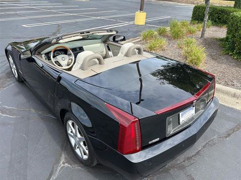 Used 2005 Cadillac XLR RWD image 10