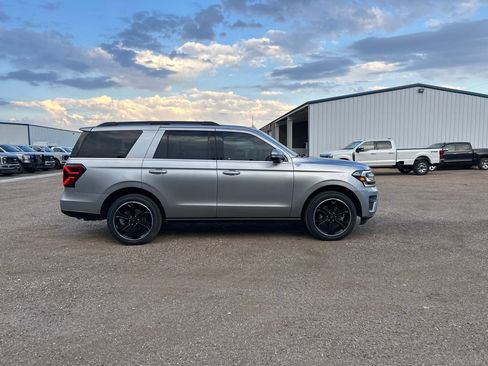 Used 2023 Ford Expedition Limited AWD/4WD image 7