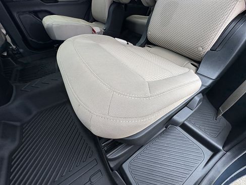 Used 2022 Ford Explorer XLT AWD/4WD image 21