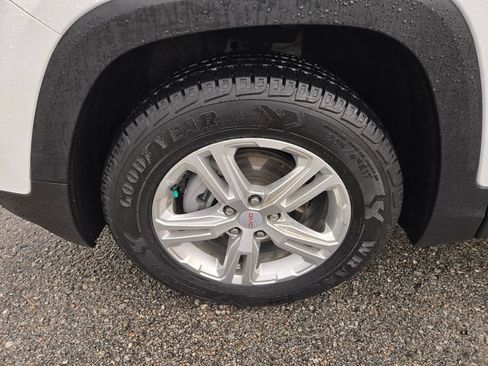 Used 2022 GMC Terrain SLE w/ Driver Convenience Package AWD/4WD image 11