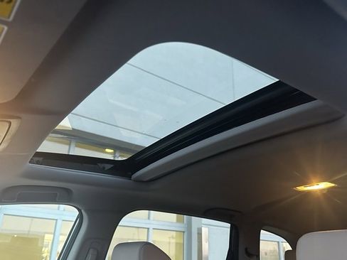 Used 2017 Honda CR-V Touring image 7