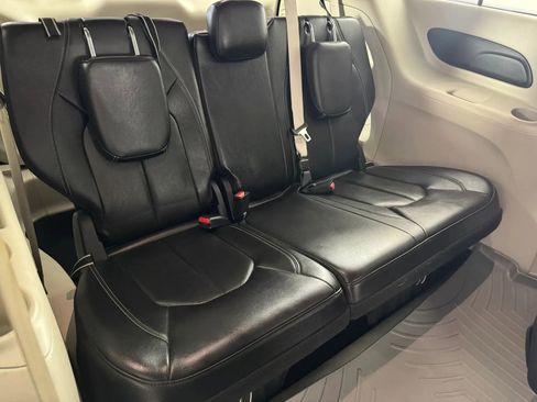Used 2022 Chrysler Pacifica Touring-L FWD image 37