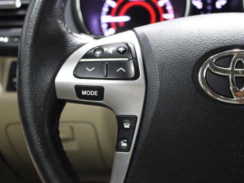 Used 2013 Toyota Highlander Limited FWD image 11