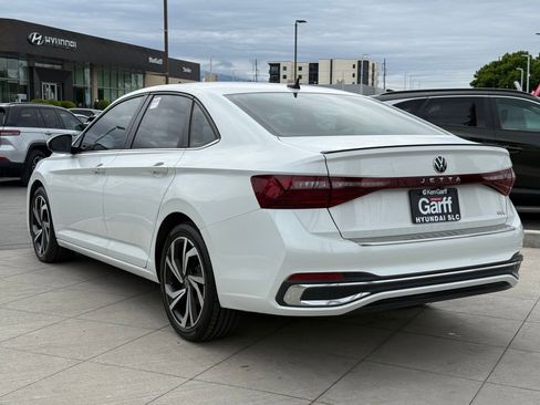Used 2025 Volkswagen Jetta SEL FWD image 7