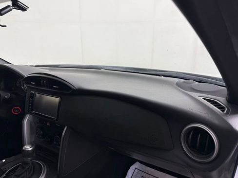 Used 2017 Toyota 86 RWD image 25