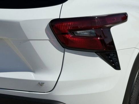 Certified 2025 Chevrolet Trax LT image 8