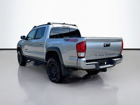 Used 2017 Toyota Tacoma TRD Off-Road w/ Premium & Technology Package AWD/4WD image 5