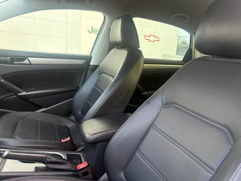 Used 2020 Volkswagen Passat 2.0T SE image 10
