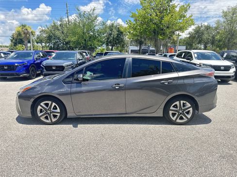 Used 2018 Toyota Prius Three Touring FWD image 3