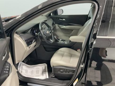 Used 2023 Cadillac XT4 Luxury w/ Cold Weather Package AWD/4WD image 25