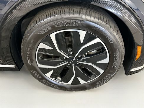 Used 2024 Kia EV6 Wind w/ Wind Technology Package AWD/4WD image 11
