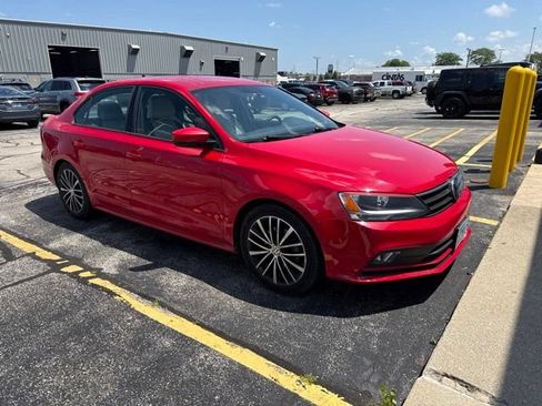 Used 2016 Volkswagen Jetta Sport FWD image 2