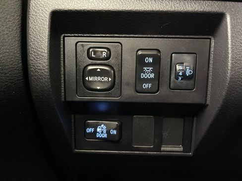 Used 2016 Toyota Tundra SR5 w/ SR5 Upgrade Package image 28