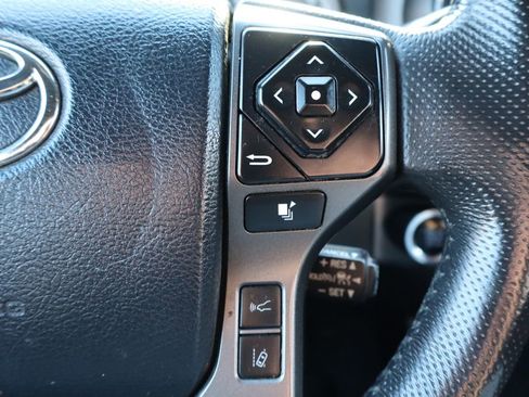 Used 2018 Toyota Tacoma TRD Off-Road image 31