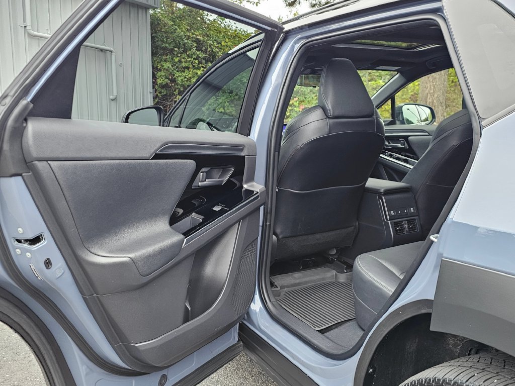 Certified 2023 Subaru Solterra AWD image 17