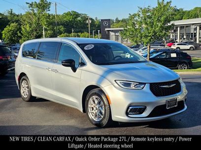 Used 2024 Chrysler Pacifica Touring-L