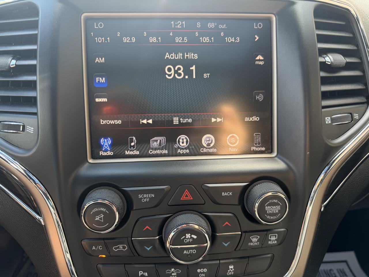 Used 2014 Jeep Grand Cherokee Overland w/ Advanced Technology Group AWD/4WD image 23