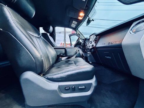 Used 2014 Ford F250 Lariat w/ Chrome Package image 28