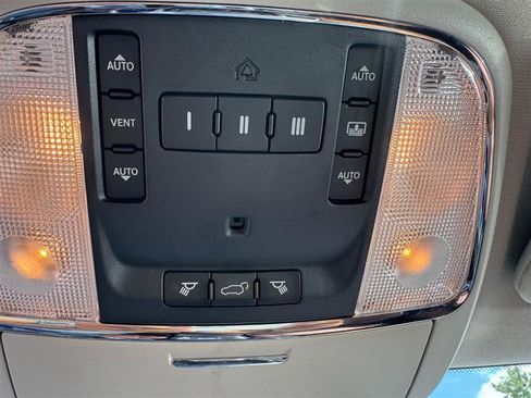 Used 2013 Jeep Grand Cherokee Overland image 40