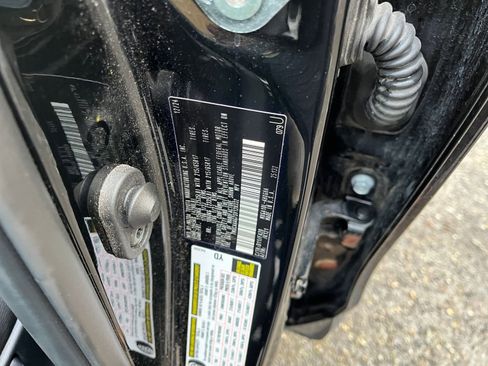 Used 2025 Toyota Corolla Cross LE image 29