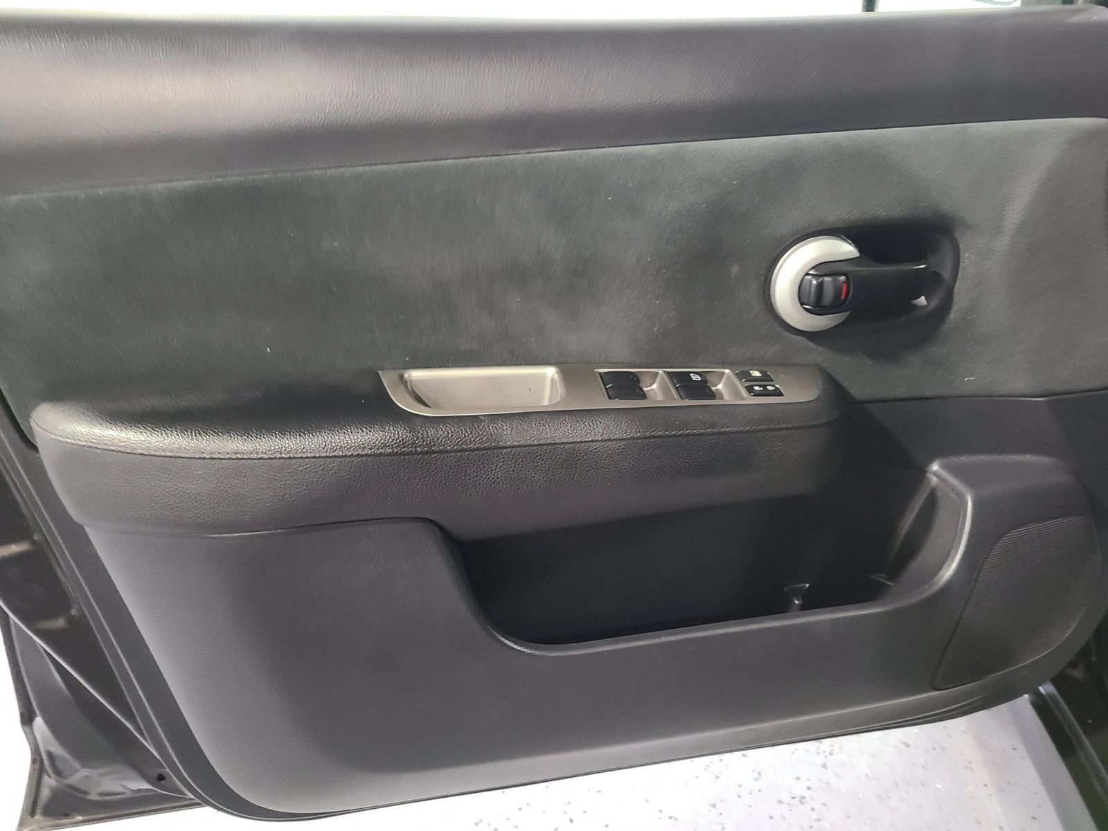 Used 2012 Nissan Versa 1.8 S w/ Plus Pkg FWD image 16