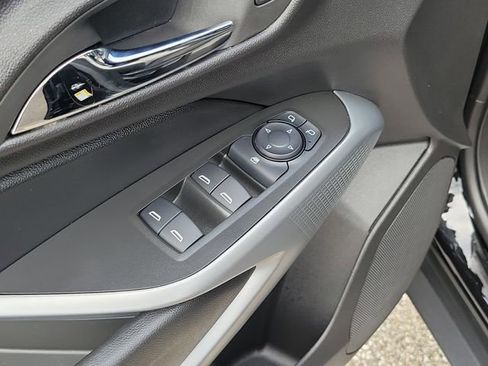 Used 2025 Chevrolet Trax RS w/ Driver Confidence Package image 18