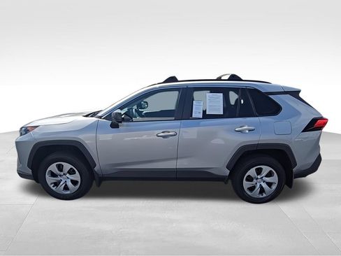 Used 2021 Toyota RAV4 LE FWD image 5