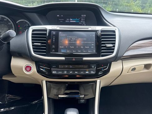 Used 2016 Honda Accord EX image 18