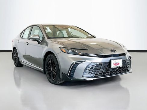 New 2026 Toyota Camry SE FWD image 3