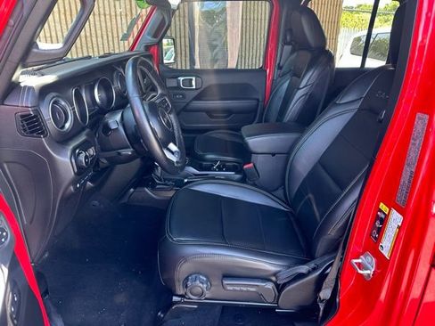 Used 2021 Jeep Wrangler Unlimited Sahara w/ Cold Weather Group AWD/4WD image 18