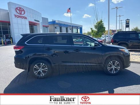 Certified 2019 Toyota Highlander LE image 8