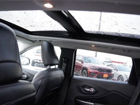 Certified 2022 Jeep Cherokee Limited w/ Elite Package image 18