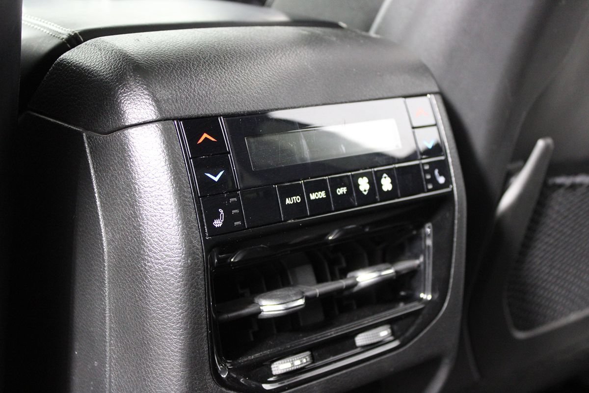 Used 2023 Jeep Grand Cherokee Overland w/ Advanced Protech Group III AWD/4WD image 32