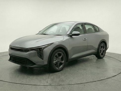 Used 2025 Kia K4 LXS image 3