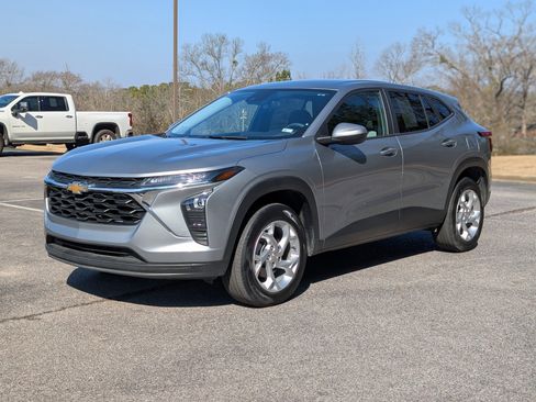 Used 2024 Chevrolet Trax LS w/ LS Convenience Package image 5