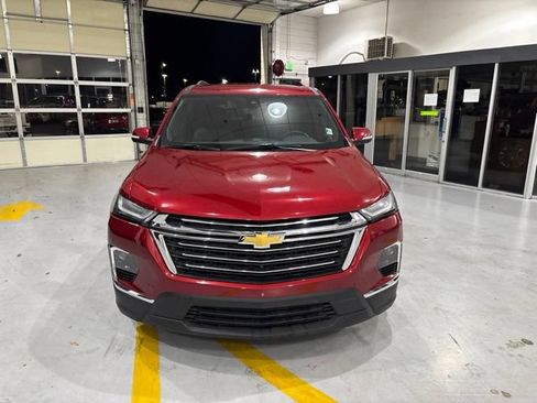 Used 2023 Chevrolet Traverse LT w/ Rear Camera Mirror Package AWD/4WD image 3