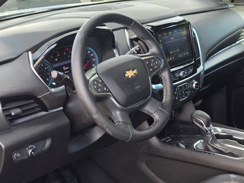 Used 2023 Chevrolet Traverse LT image 25